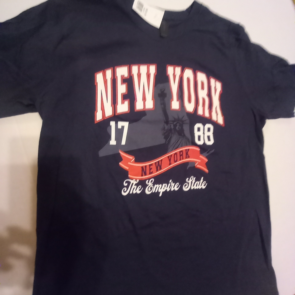 Nwt. OFFICIAL NEW YORK 1788 Tees. Meds.  DARK NAVY BLUE